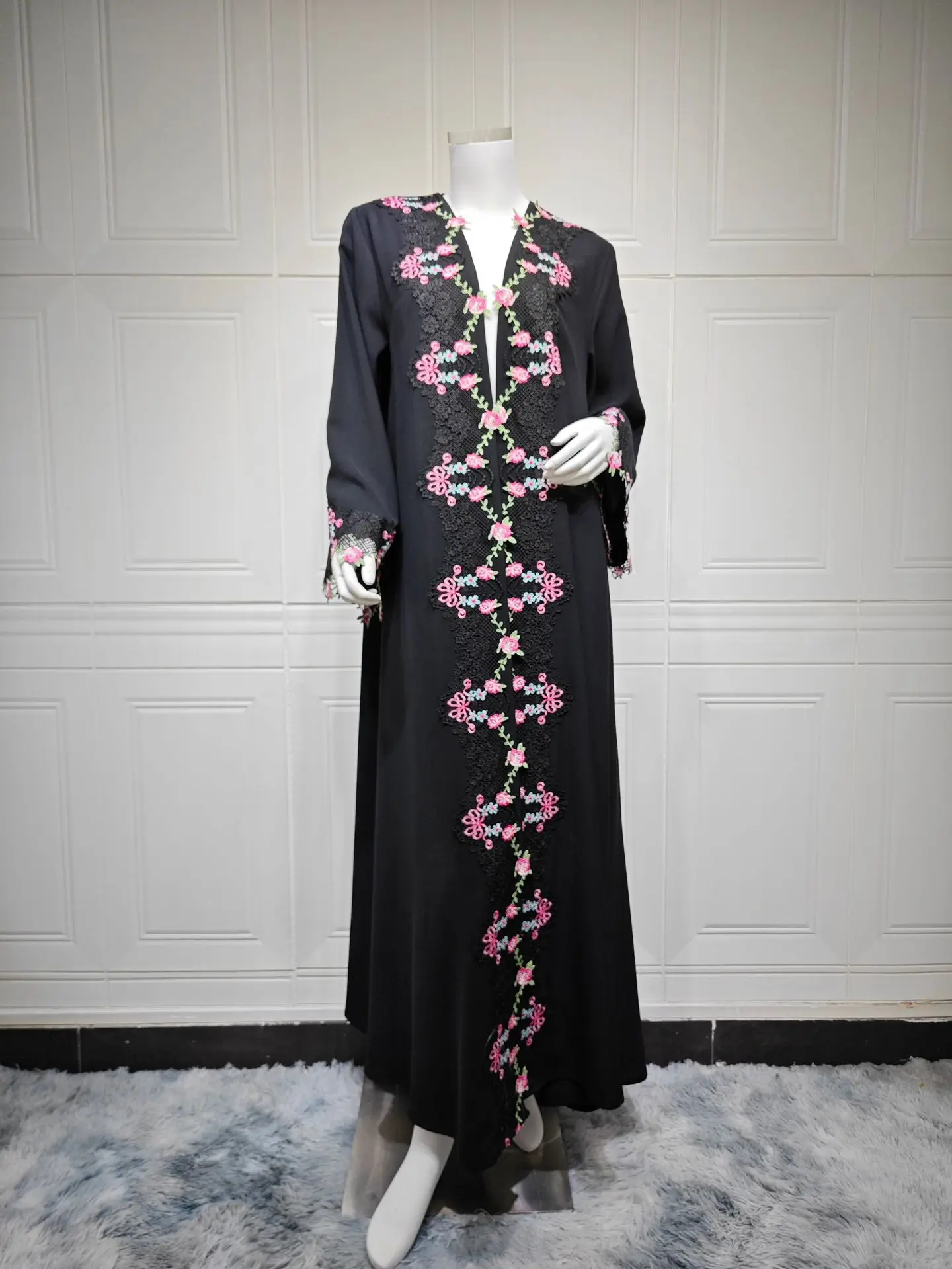 Embroidery Kebaya - 黒刺繍入り着物ジャラビーヤアバヤドバイカフタン女性用ムスリムドレスオープンアバヤカーディガンケバヤカフタンマロカン女性用ローブ
