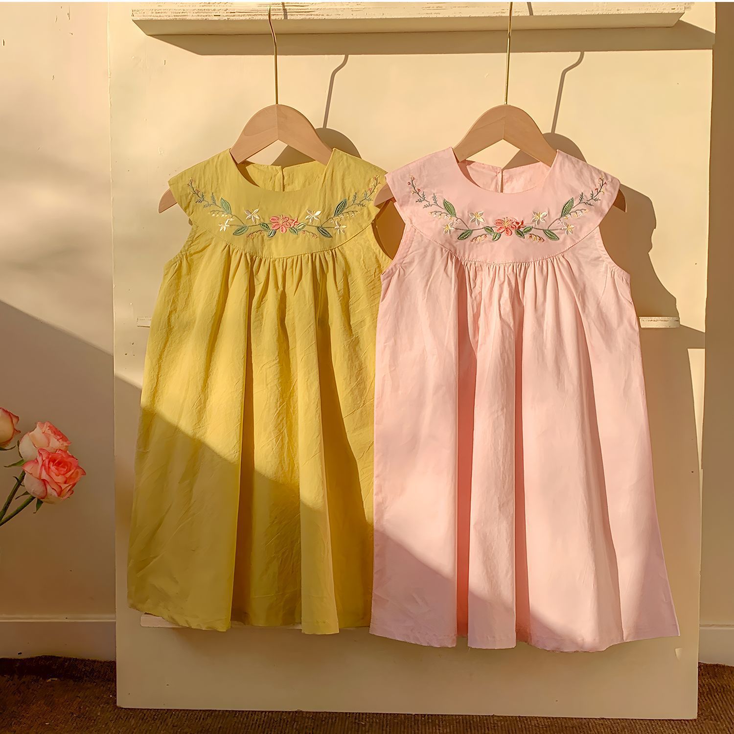 Embroidery Yellow Dress - 2-7歳韓国版夏の新しい女の子カジュアルドレスピンクイエロー姉妹ドレス花刺繍ノースリーブドレス