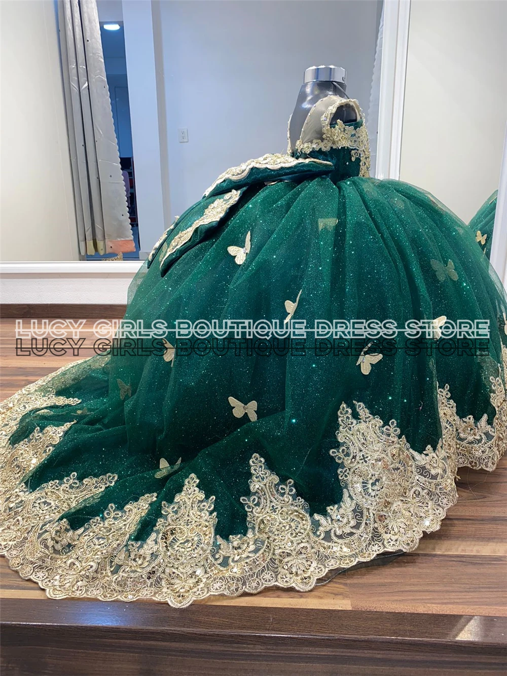 高品質の蝶のアップリケが施された素敵なフラワーガールドレス、 - Embroidery Yellow Dress のレビューと価格