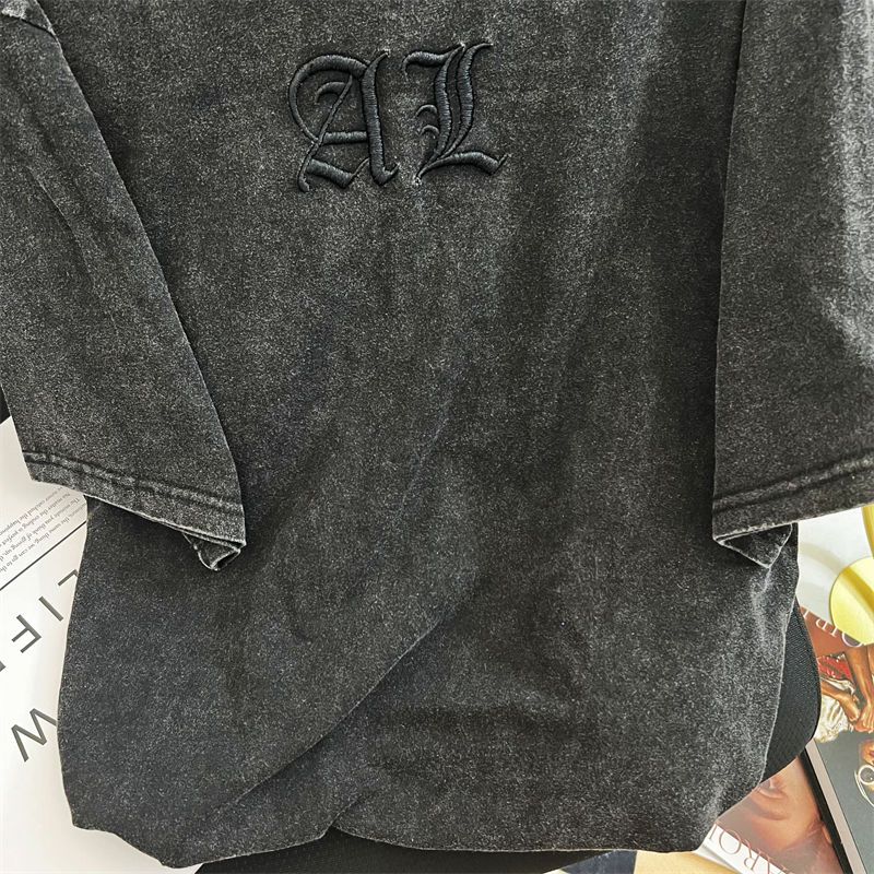 クラシックな文字が刺繍された女性用Tシャツ,ヴィンテージアー - Embroidery Cotton Shirt のレビューと価格