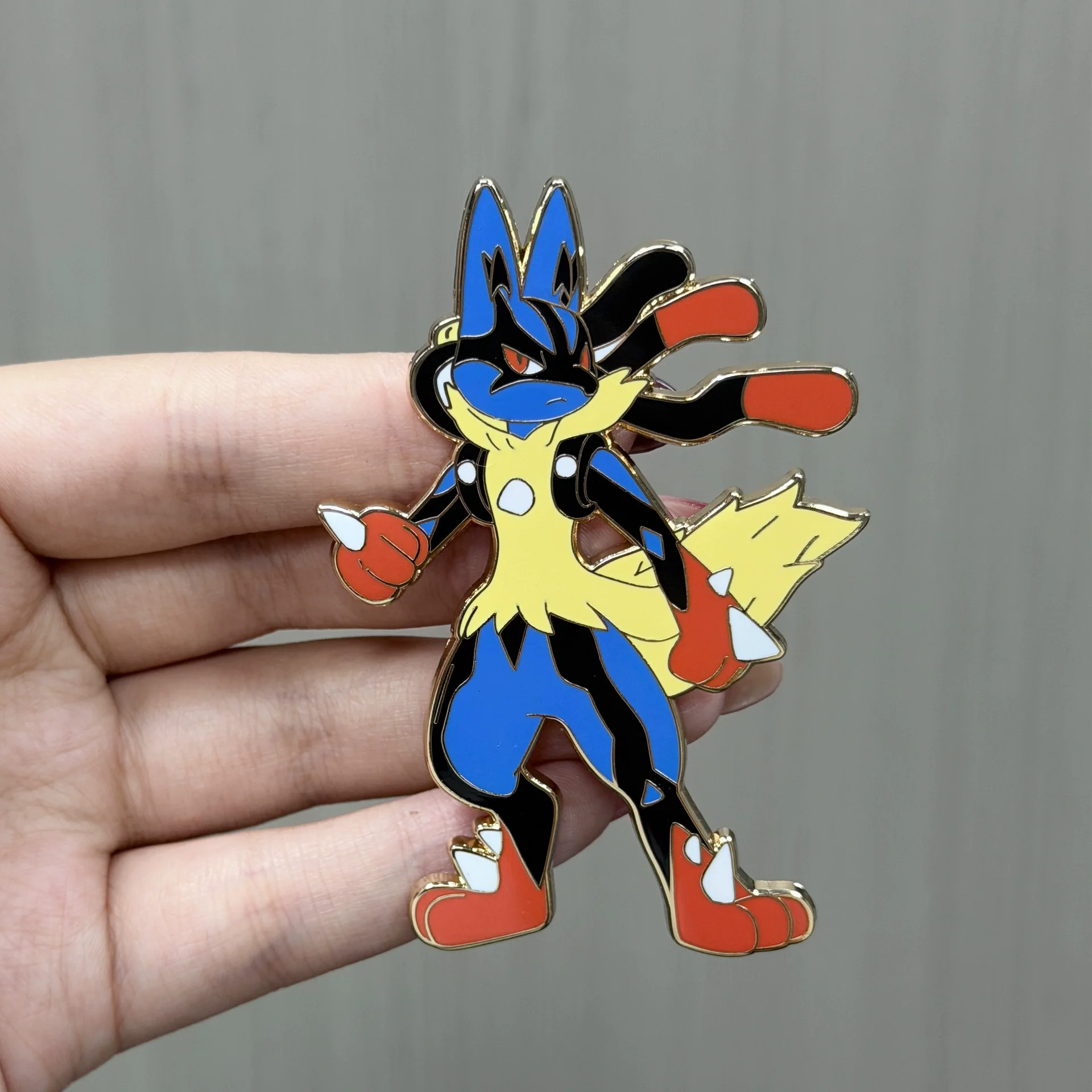 かわいいエルフのキャラクターが描かれた、硬質エナメル製のピン - Embroidery Reddit のレビューと価格
